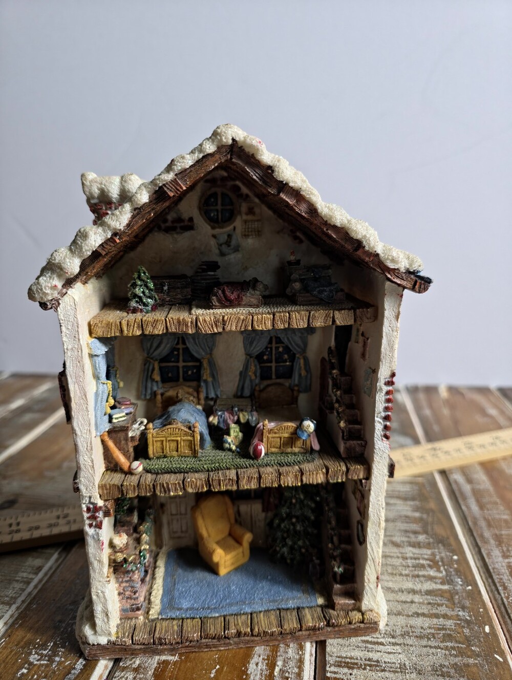 Boyds Bears Miniature Holiday Dollhouse  Cream, Brown, Blue, Yellow 1st Edition